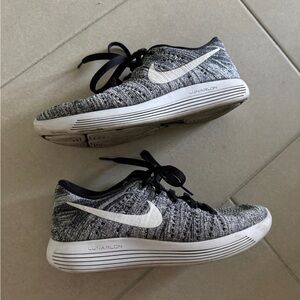 Nike Flyknit Black and White Sneakers Women’s Size 7